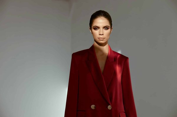 Comment choisir des vêtements adaptés pour une journée à la plage chic?